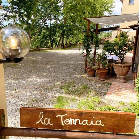La Tonnaia Apartment Lari Ngoại thất bức ảnh